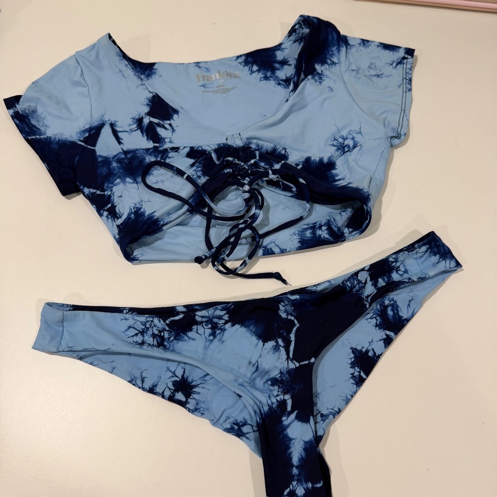 Frankies Bikinis Blue Tie Dye Short Sleeve Ruched Crop Top & Bikini Bottom Set M